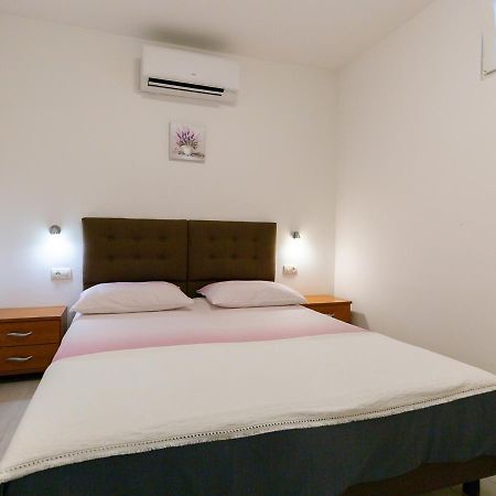 Amoroso Apartment 200M From Sea Poreč Buitenkant foto
